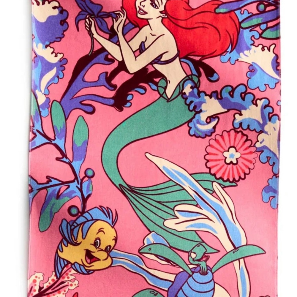 Vera Bradley Ariel’s Pink Lagoon Tote & Beach Towel Set - Picture 4 of 7